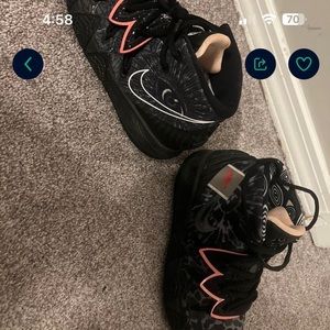 Boys size 5 sneakers